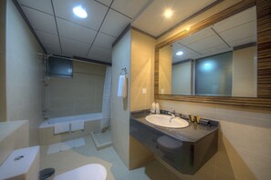 Deluxe Room, 1 King Bed | Bathroom | Towels - Orchid Vue Hotel (Dubai)