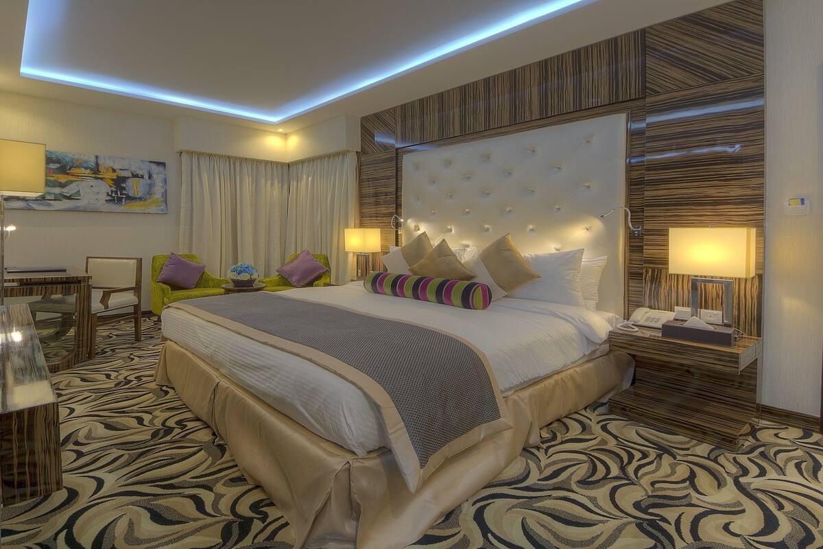Deluxe Room, 1 King Bed | Soundproofing, WiFi (free)