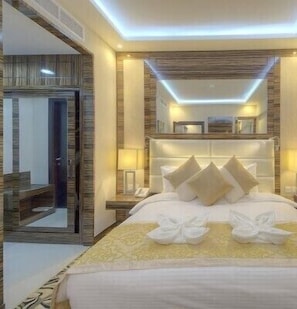 In-room safe, desk, soundproofing, free WiFi