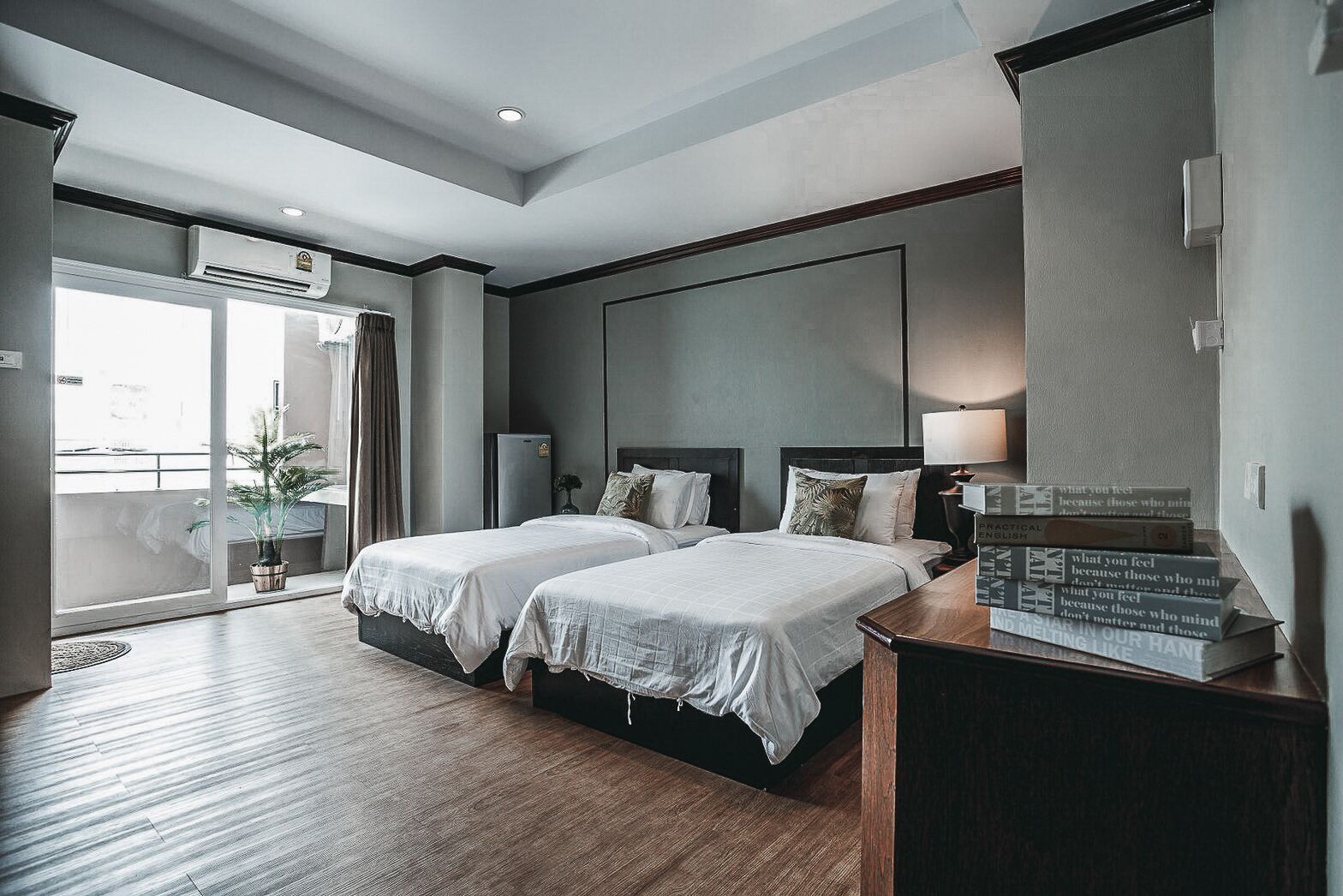 deluxe twin room, non smoking | egyptian cotton sheets, premium bedding, pillow-top beds