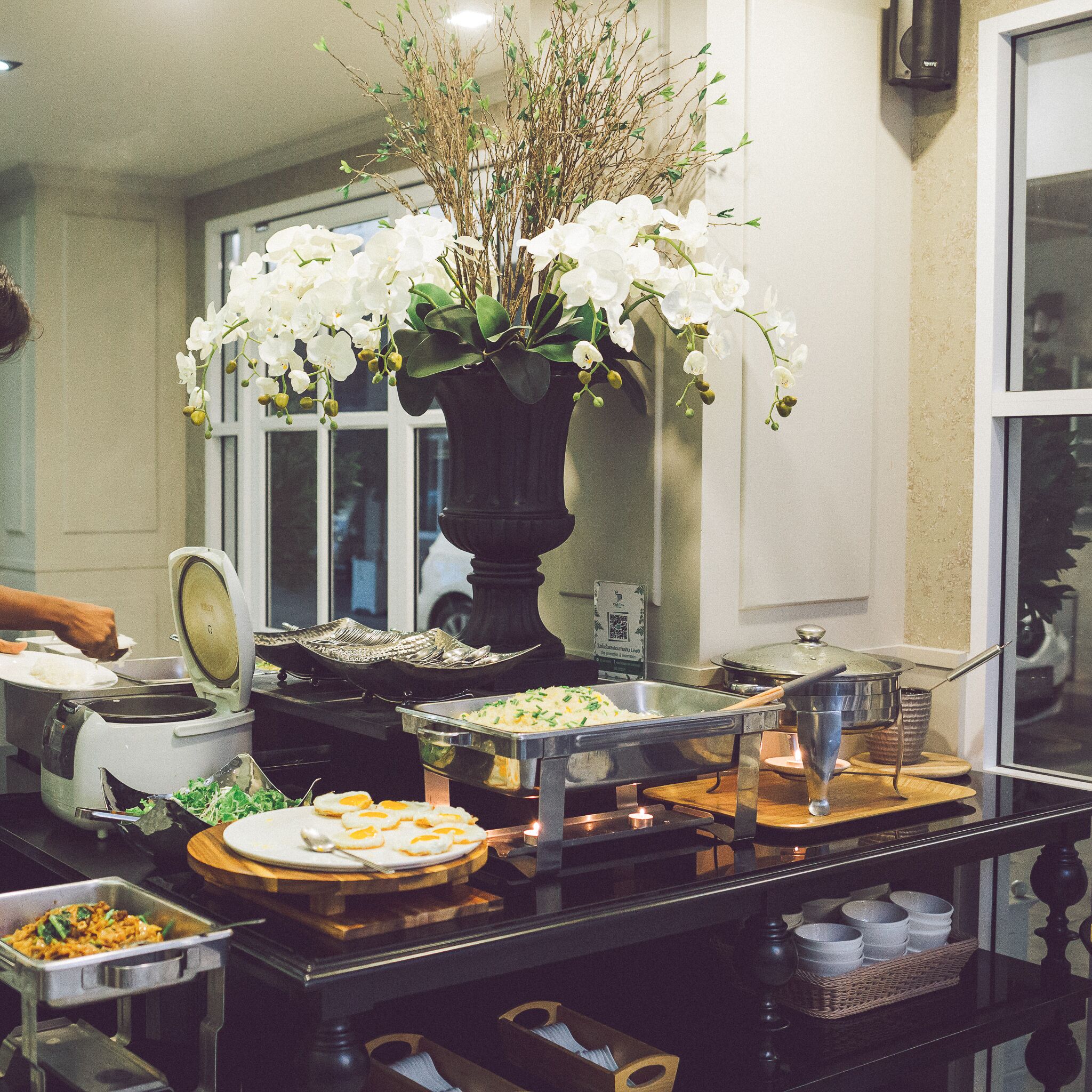 daily buffet breakfast (thb 150 per person)