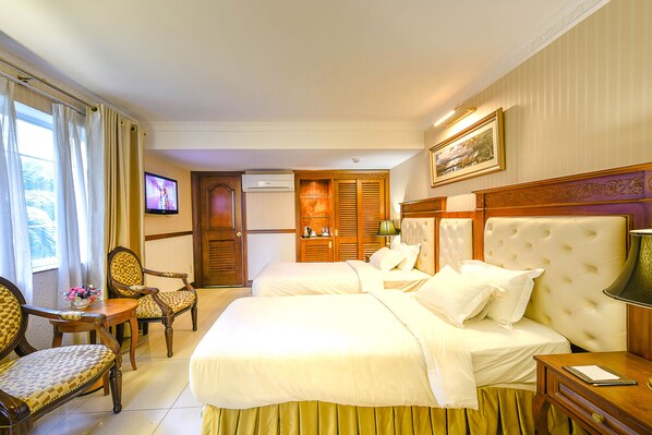 豪華雙人或雙床房 | 高級寢具、迷你吧、客房內保險箱、書桌