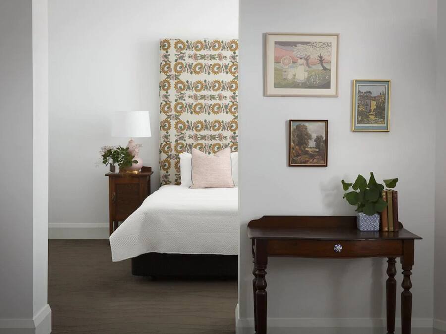 Lola Deluxe | Premium bedding, minibar, individually decorated, individually furnished