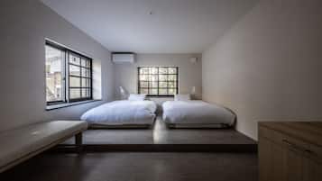 Twin room with shared bath (Nonsmoking) | Down duvets, desk, blackout curtains, soundproofing