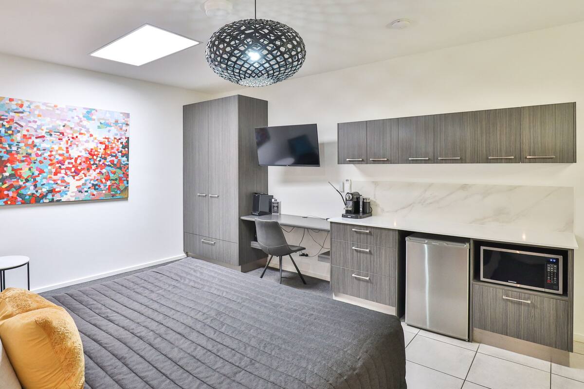 Studio Suite | Bộ đồ giường cao cấp, minibar, két bảo mật tại phòng, bàn 