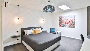 Studio Suite - No Balcony or Window - Skylight Only | Premium bedding, minibar, in-room safe, desk