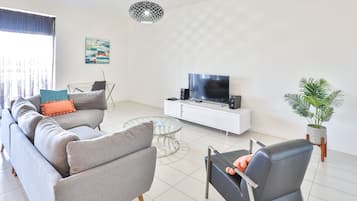 40-inch flat-screen TV with digital channels, TV, Netflix