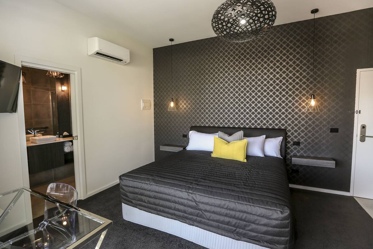 Studio Suite, ban công | Bộ đồ giường cao cấp, minibar, két bảo mật tại phòng, bàn 