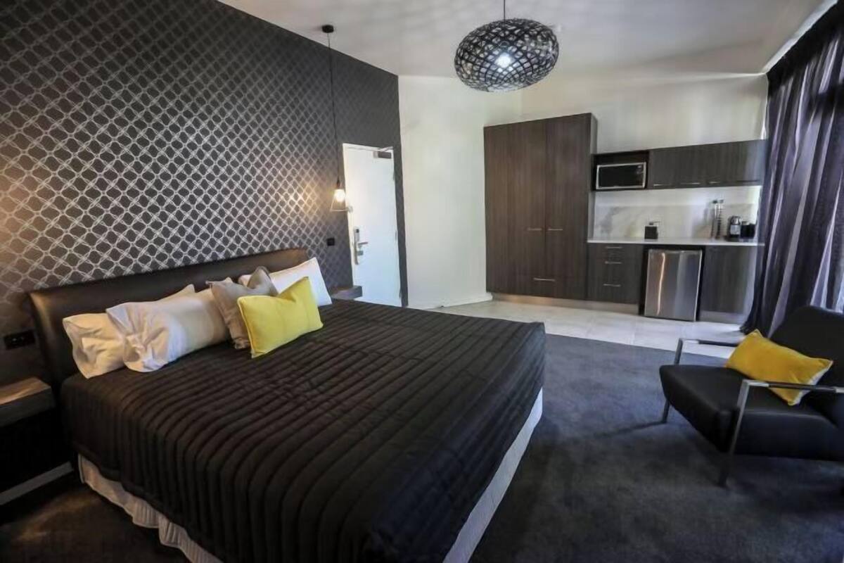 1 habitación, ropa de cama de alta calidad y minibar