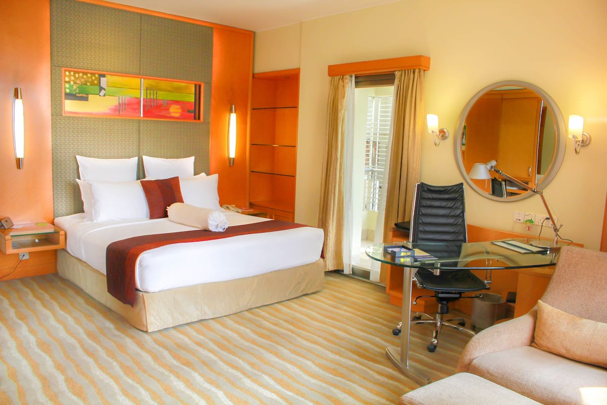 1 bedroom, premium bedding, minibar, in-room safe