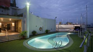 Outdoor pool, pool loungers