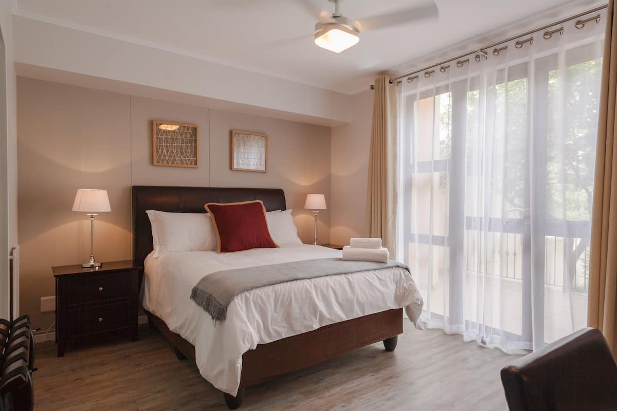 Luxury Apartment, 3 Bedrooms, Kitchen, Canal View | Premium bedding, in-room safe, desk, iron/ironing board