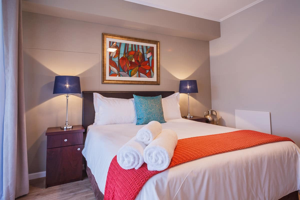 Luxury Apartment, 2 Bedrooms, Kitchen, Canal View (Type 1) | Premium bedding, in-room safe, desk, iron/ironing board