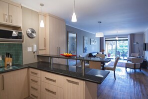 Luxury Apartment, 2 Bedrooms, Kitchen, Canal View (Type 1) | Private kitchen