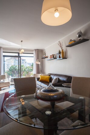Appartement Luxe, 2 chambres, cuisine, vue canal (Type 2) | Literie de qualité supérieure, coffres-forts dans les chambres