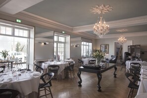 Se sirven desayunos, comidas, cenas y cocina internacional 