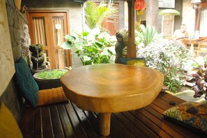 Outdoor dining - Jangkrik Homestay (Ubud)