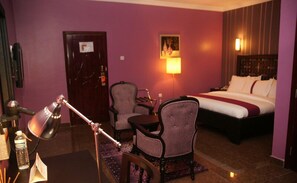 Télévision LCD de 32 pouces avec chaînes par câble, télévision