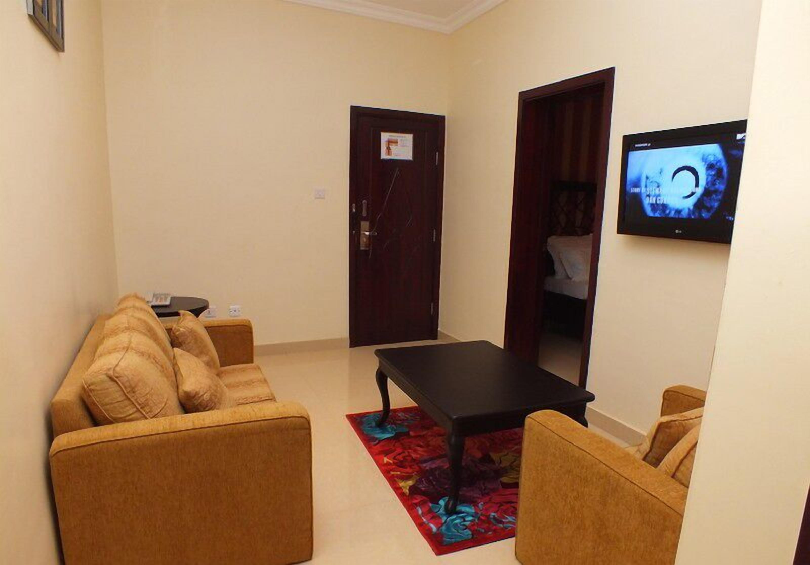 32-inch LCD TV with cable channels, TV