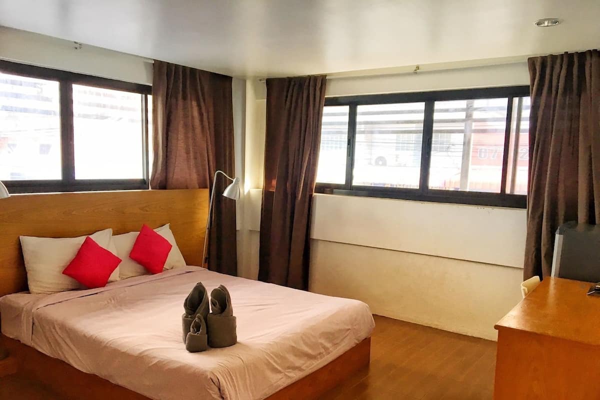 I Grand | Minibar, desk, rollaway beds