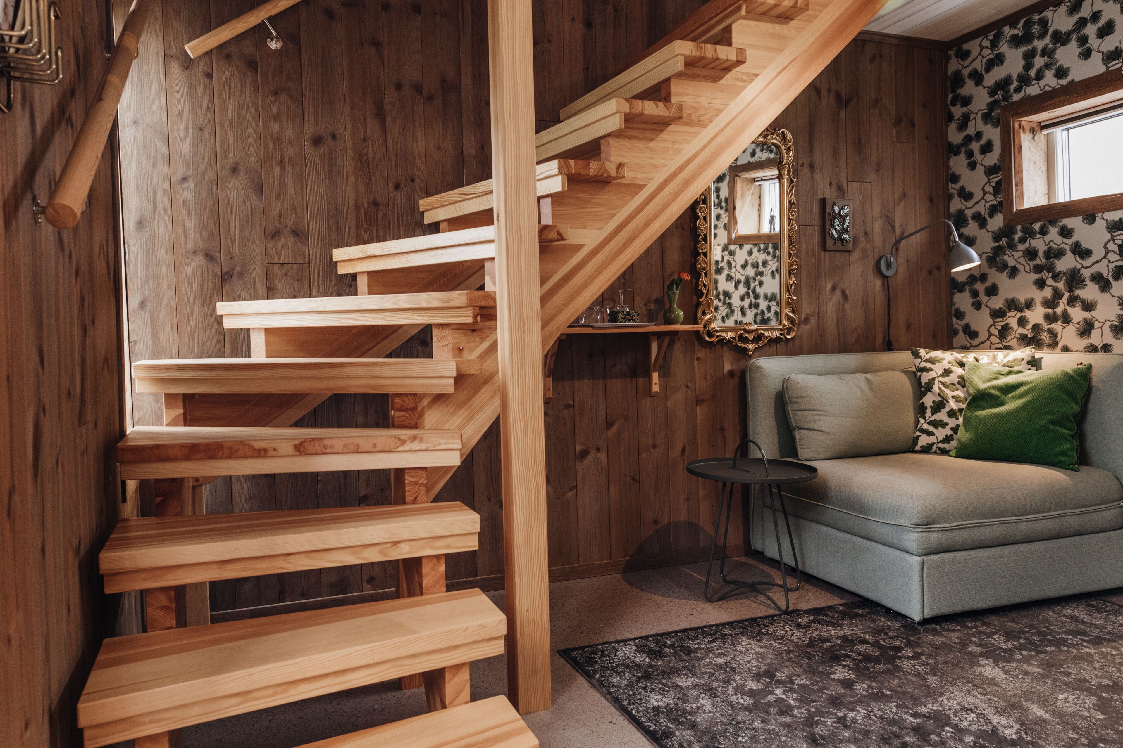 ツインルーム 別館 (Loft, 2 floors, stair access) | 客室ごとに異なる装飾、アイロン / アイロン台、WiFi (無料)、ベッドシーツ