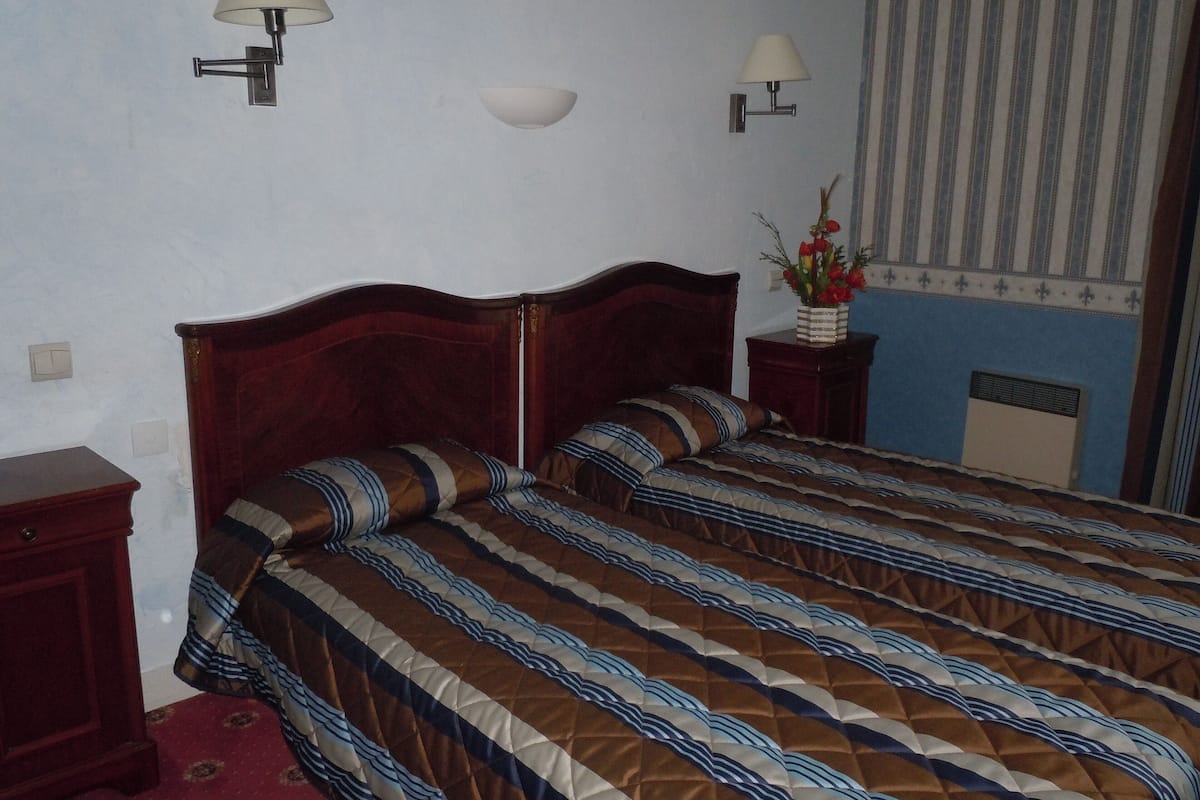 Standard Twin Room | In-room safe, desk, free cribs/infant beds, free WiFi