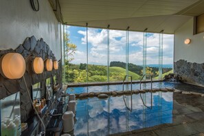Public bath - Senomoto Kogen Hotel (Minamioguni)