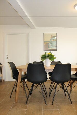 Deluxe Apartment, 2 Bedrooms, Private Bathroom (4-6) | In-room dining - Amalie B&B Apartments (Odense)