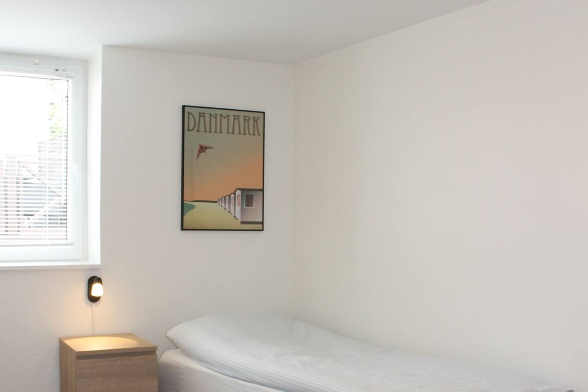 Single Room, Shared Bathroom | Egyptian cotton sheets, premium bedding, desk, laptop workspace