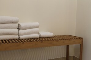 Egyptian cotton sheets, premium bedding, individually decorated, desk - Amalie B&B Apartments (Odense)