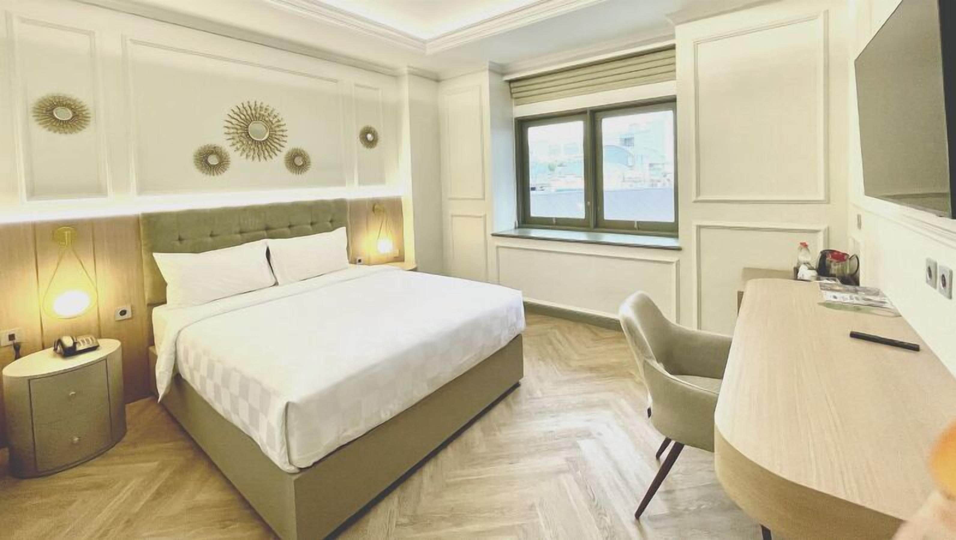 Deluxe Room | Desk, free WiFi, bed sheets