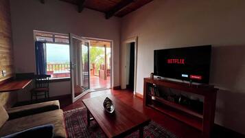 WhiteStone Suite | In-room safe, free WiFi