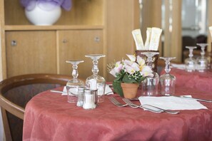 Kontinental frukost varje dag (EUR 7 per person)