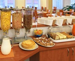 包含每日自助早餐