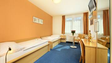 Hypoallergeen beddengoed, een bureau, een laptopwerkplek