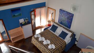 Premium bedding, minibar, individually decorated, individually furnished