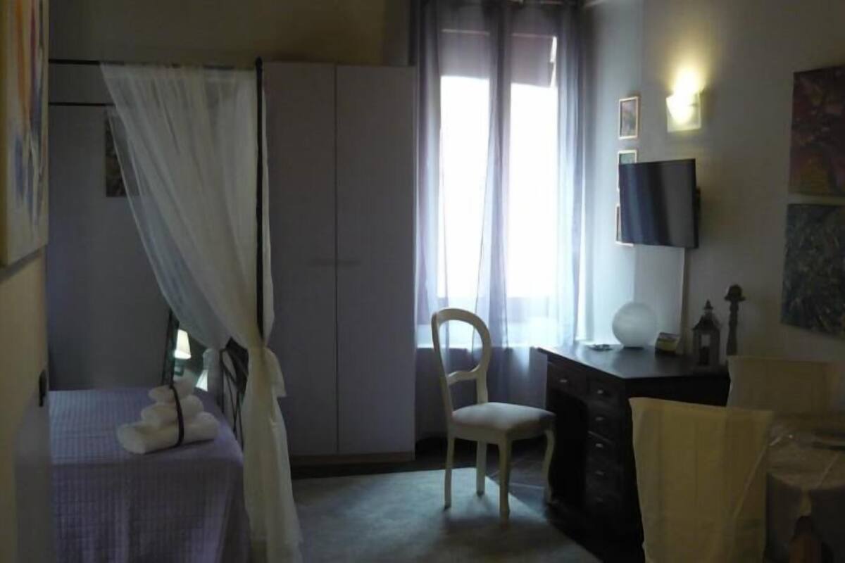 Quarto luxo, 1 quarto | Roupas de cama premium, frigobar, individualmente decorados
