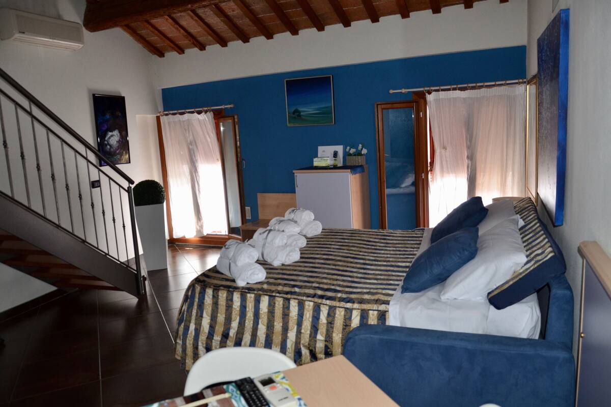 Quarto quádruplo | Roupas de cama premium, frigobar, individualmente decorados