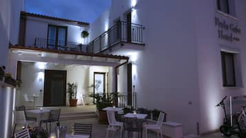 Fachada del alojamiento - Noche