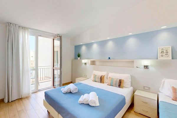 Tripla Deluxe, balcone | Biancheria da letto di alta qualità, minibar, una cassaforte in camera