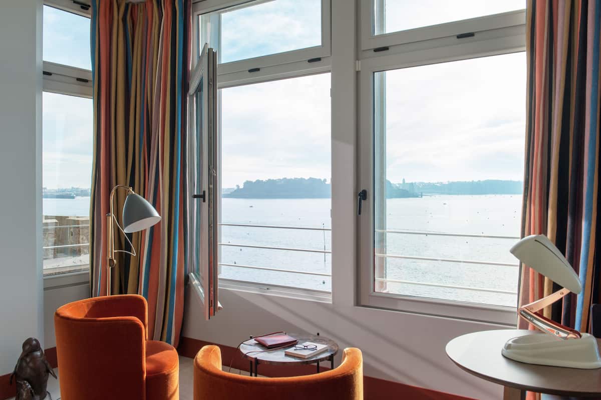 Premium bedding, down duvets, minibar, in-room safe