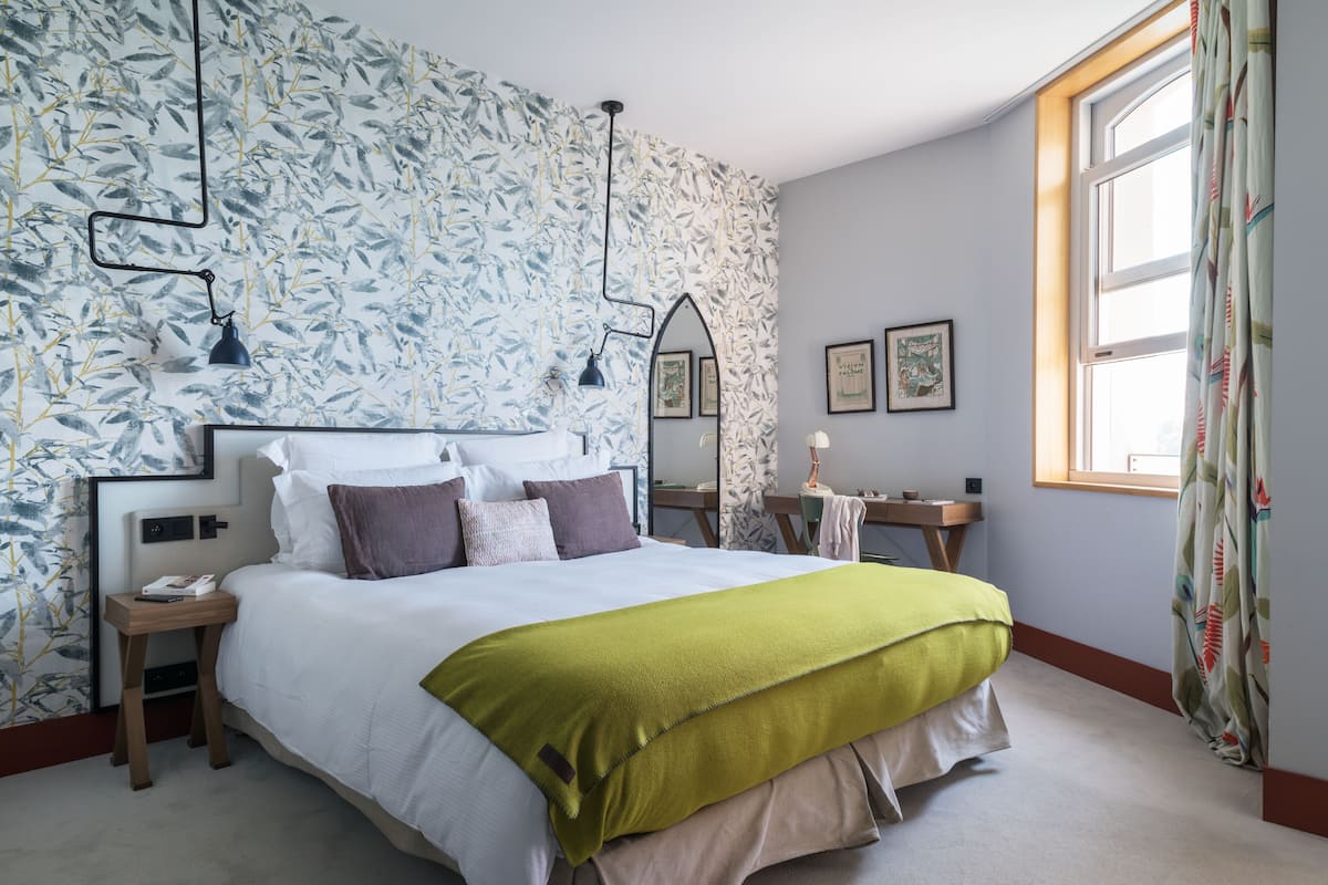 Premium bedding, down duvets, minibar, in-room safe