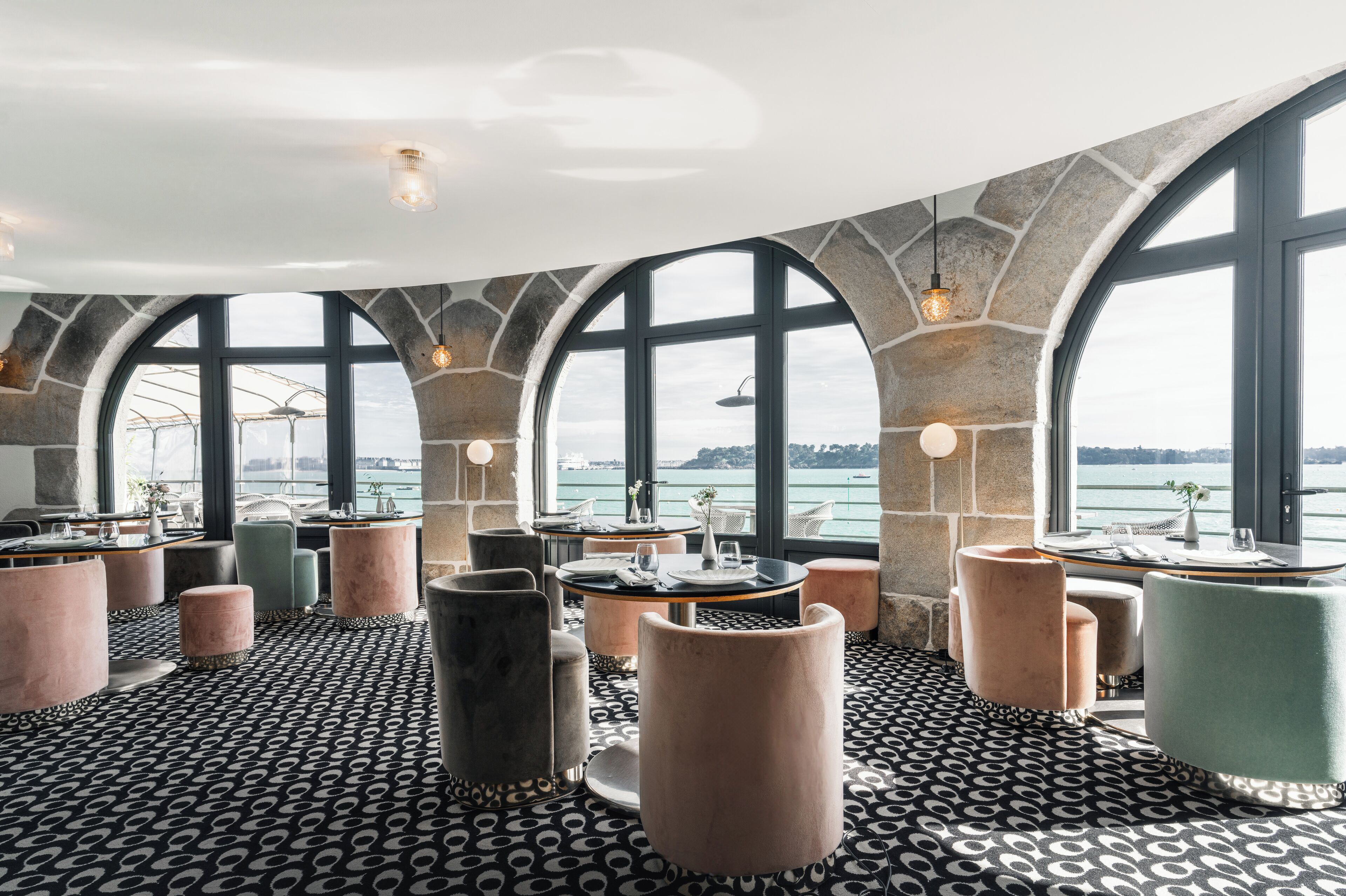 Petit déjeuner, déjeuner et dîner servis sur place, vue sur la mer