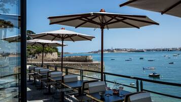 Colazione, aperto a pranzo e cena, cucina locale, con vista sul mare