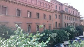 A multi-story building with a pink facade, large windows, and a symmetrical architectural design. - Rest Guesthouse (Rome)
