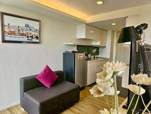 48-inch LCD TV with cable channels, TV - The Idle Hotel and Residence (Khlong Luang)