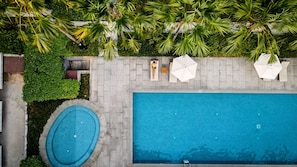Outdoor pool, pool loungers - The Idle Hotel and Residence (Khlong Luang)