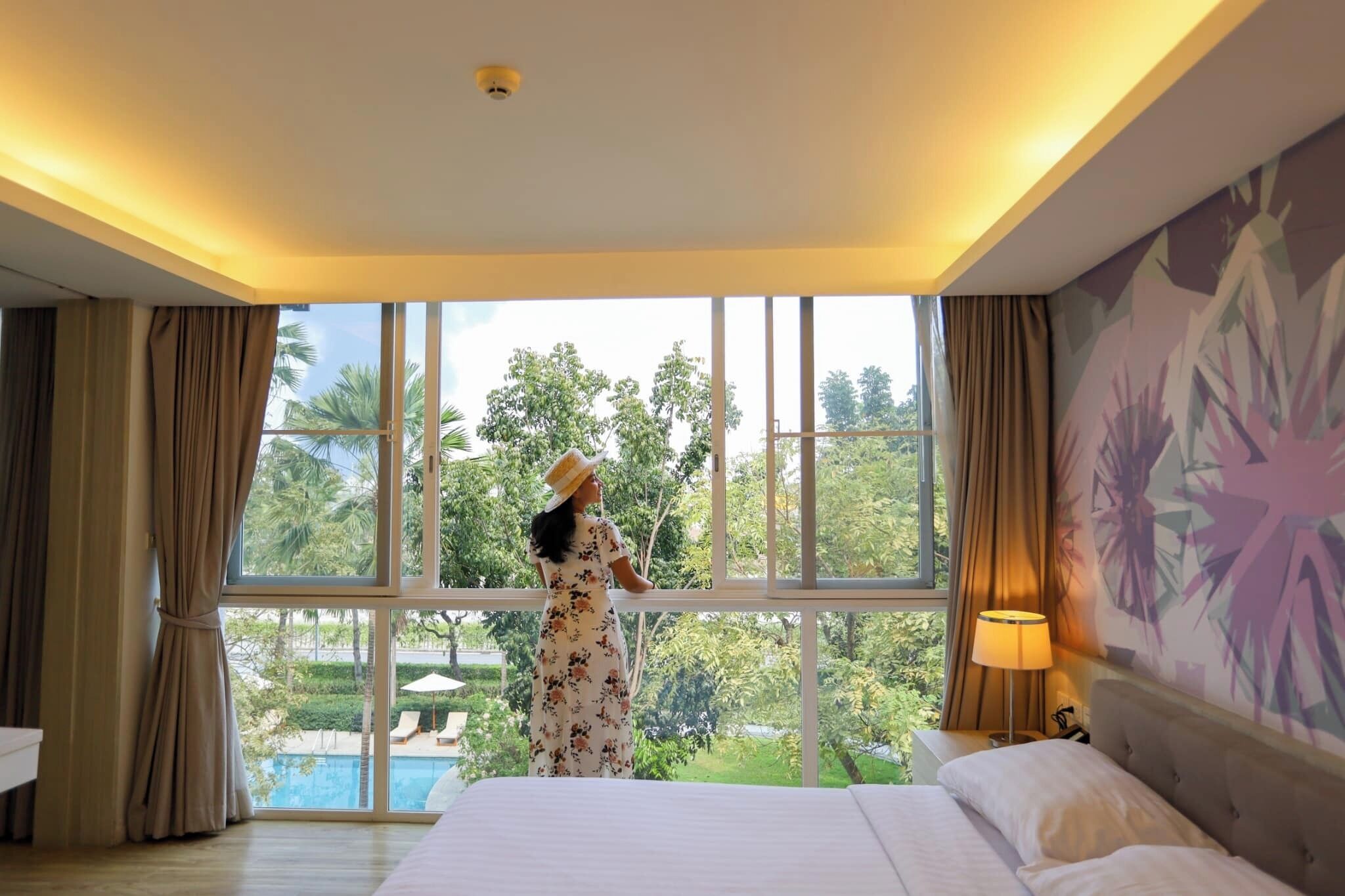 ตู้นิรภัยในห้องพัก, ห้องพักตกแต่งอย่างมีเอกลักษณ์, ผ้าม่านกันแสง