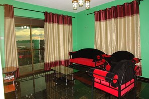 Deluxe Suite | Living area