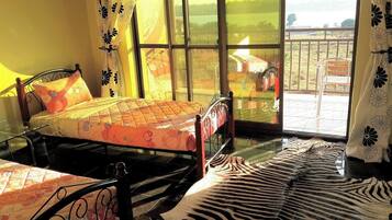 Classic Twin Room, 2 Single Beds, Non Smoking, Lake View